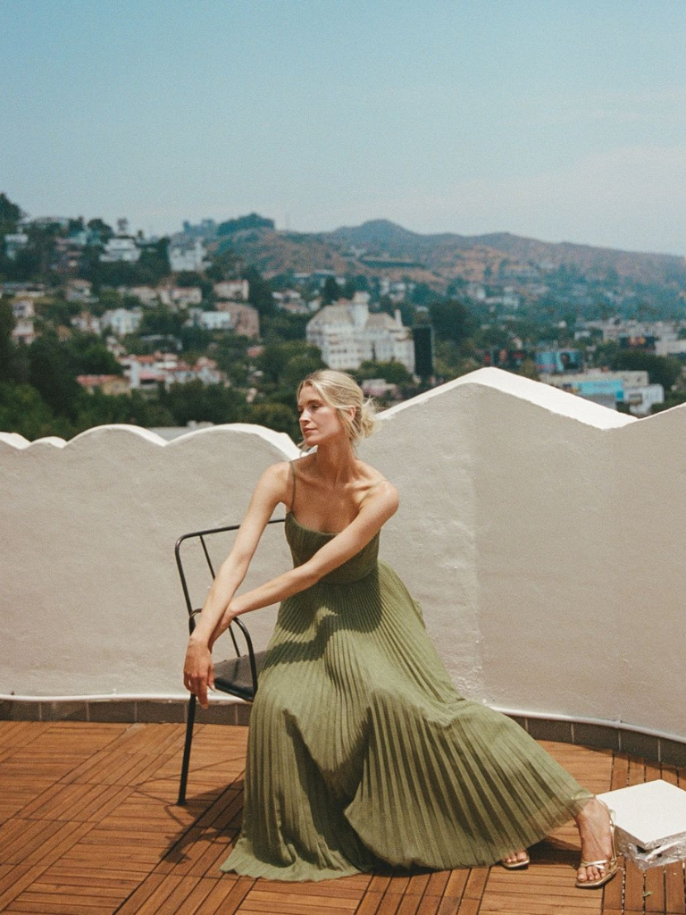 Elegant Collection | Black Maxi Dress with Waist-Defining Structure | Flowy Long Dress for Timeless Style 5