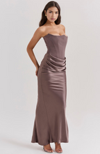 Elegant Lace Strapless Evening Dress for Women with Hourglass Fit | Timeless Glamour for Formal Events 8
