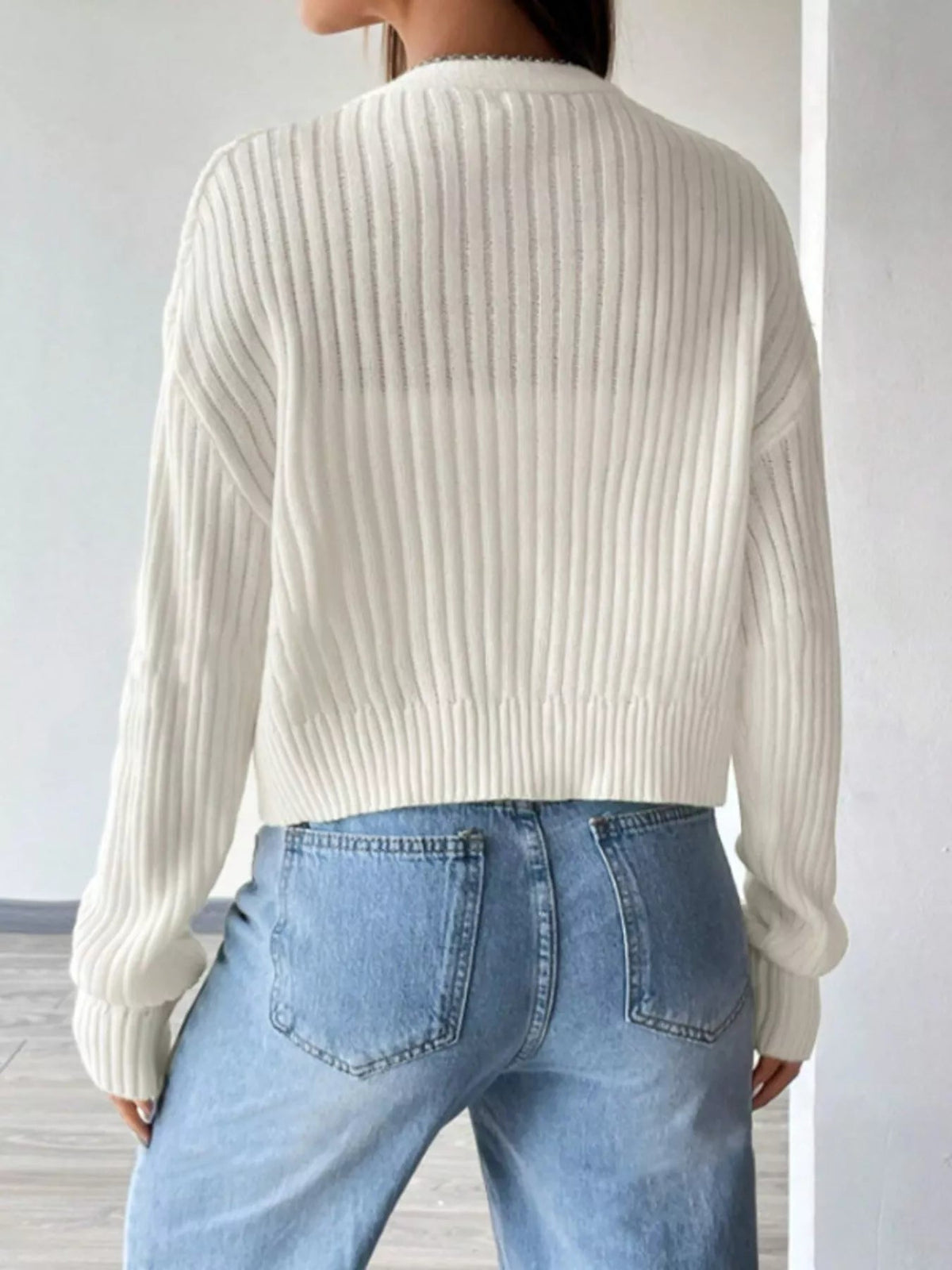 Women's Short V-Neck Cardigan in Comfortable Stretch Knit