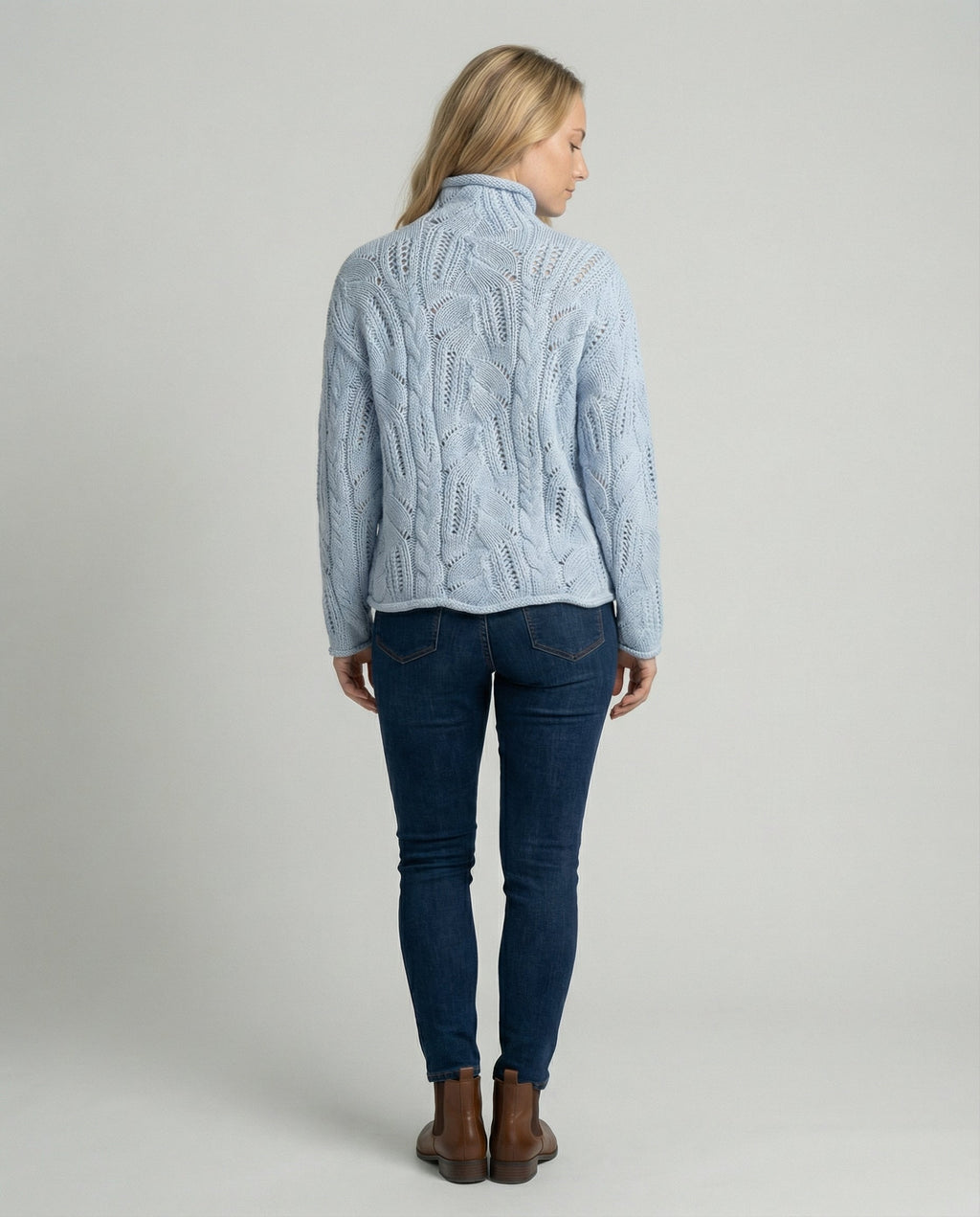 Women's Turtleneck Cable Knit Jumper with Lightweight Design